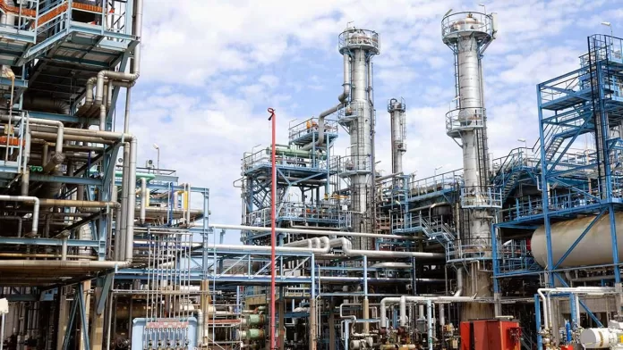Warri-refinery- Warri Refinery staff protest over poor condition of service
