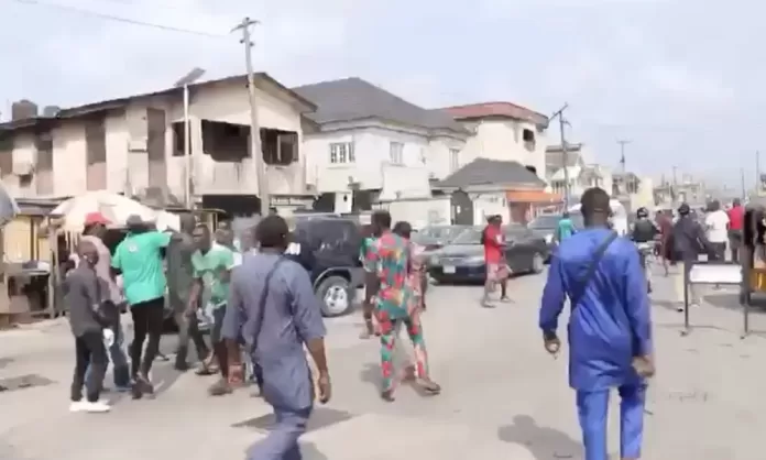 Two feared shot as APC, PDP clash in Osun over reinstatement of LG chairmen