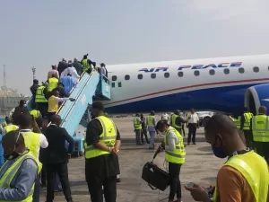 Air Peace hands over in-flight theft suspect to police 