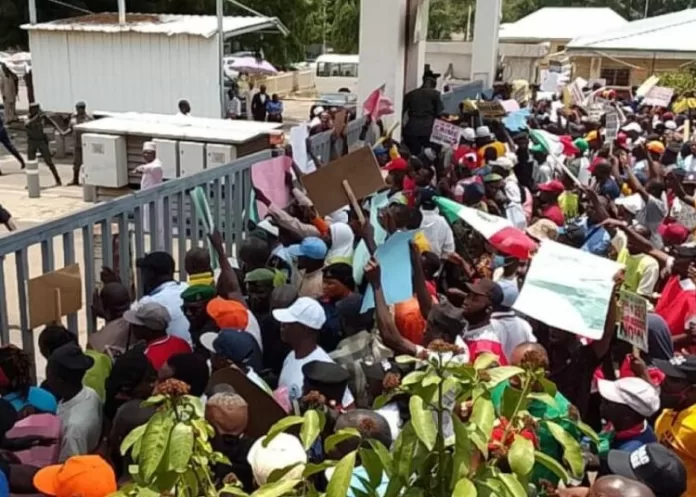 NLC shuts down wike’s office over unpaid N70,000 minimum wage in FCT