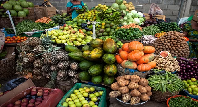 FG warns vendors against selling force-ripened fruits