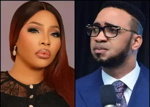 Pastor-Chris-Okafor-kneeling-to-apologise-to-actress-Doris-Ogala-during-a-service-in-his-church